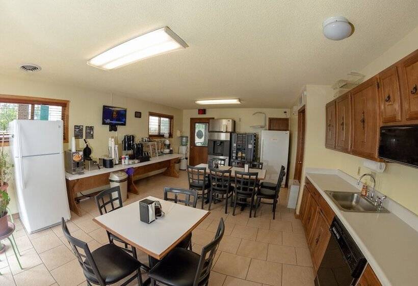 בית מלון כפרי Knights Inn   Chanute