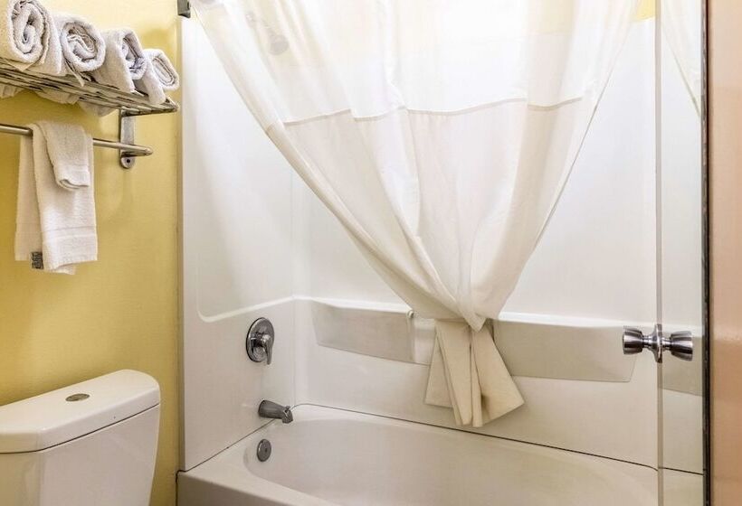 فندق Quality Inn