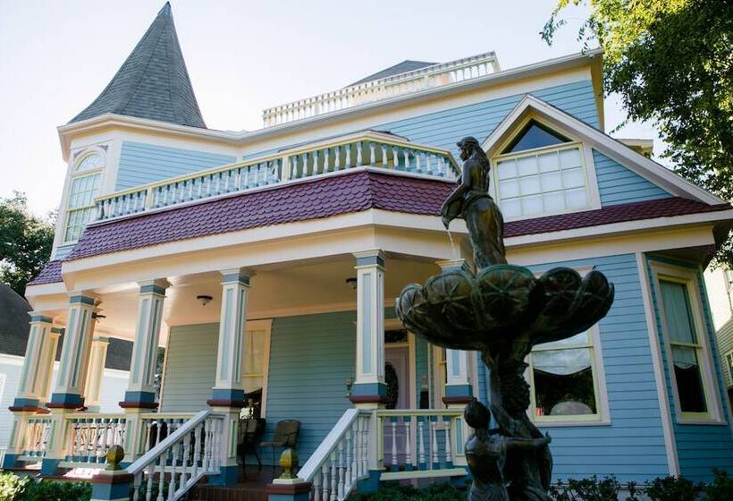 هتل Sara's Inn On The Boulevard