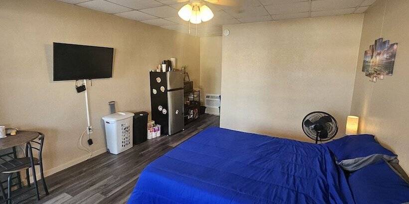 فندق على الطريق Sebastian Gardens Inn & Suites