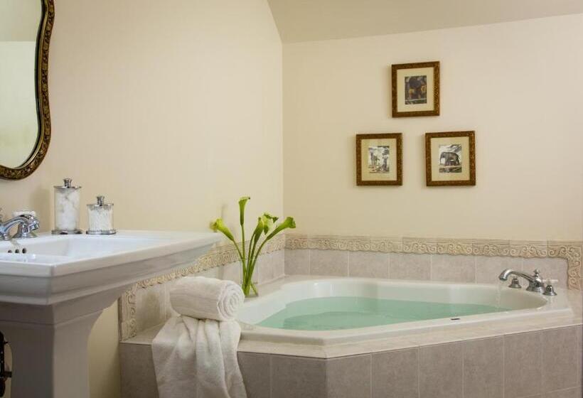 住宿加早餐  Inn At Warner Hall