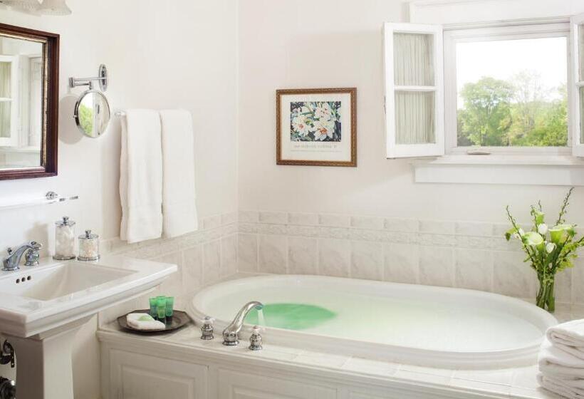 住宿加早餐  Inn At Warner Hall