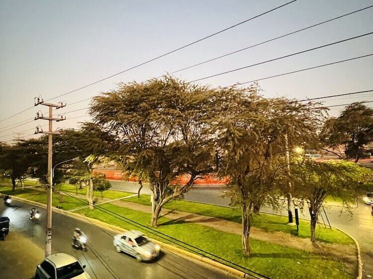 호텔 Leo Hostal Do Do Piura