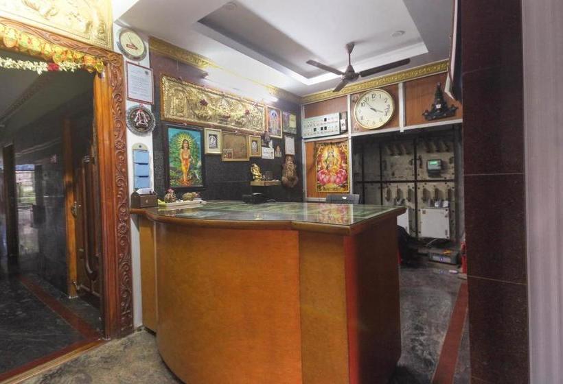 호텔 Spot On 65272 Ganapathy Lodge