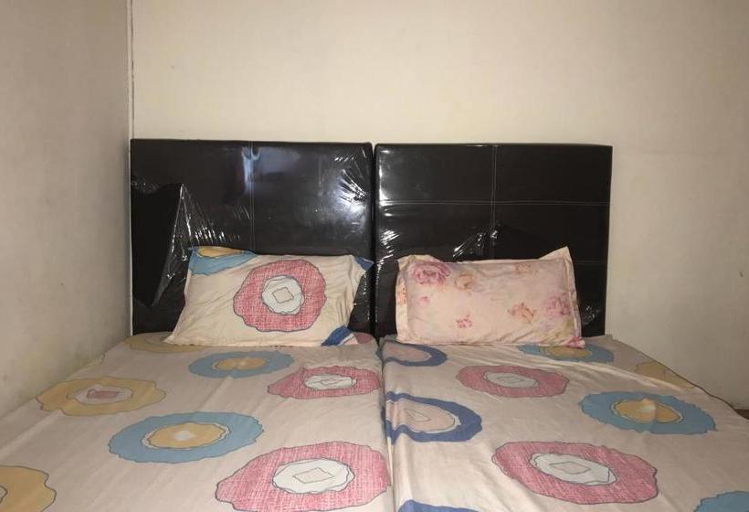 هتل Spot On 89793 Tiong Yiing