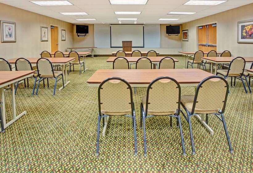 Отель Baymont By Wyndham Indianapolis West