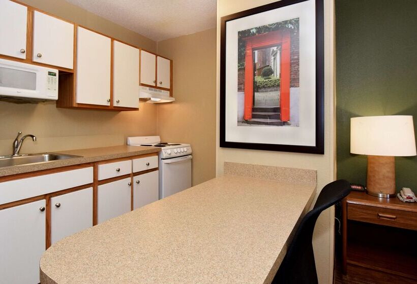 هتل Spark By Hilton Dallas Market Center