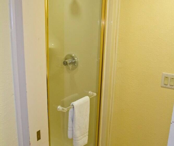 בית מלון כפרי Days Inn By Wyndham Blue Springs