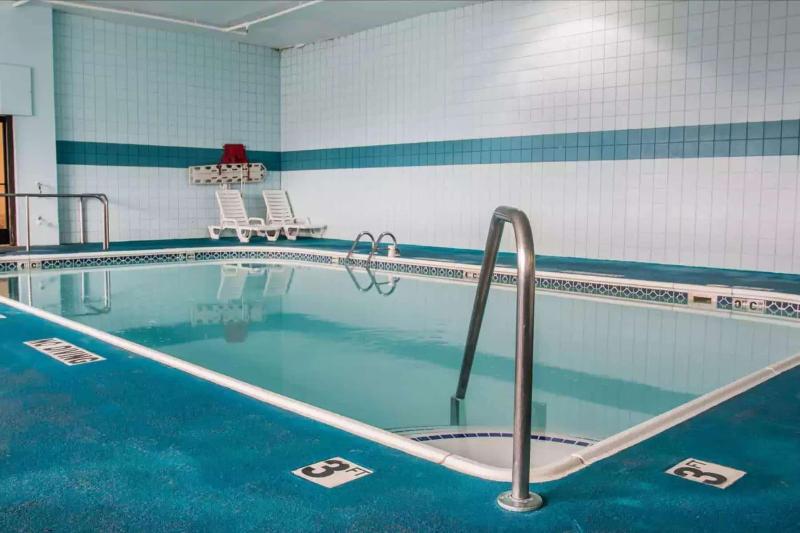 هتل Days Inn By Wyndham Flint/bishop International Airport