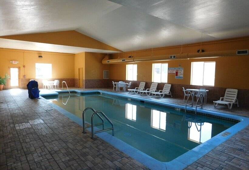 هتل Days Inn & Suites By Wyndham Cedar Rapids