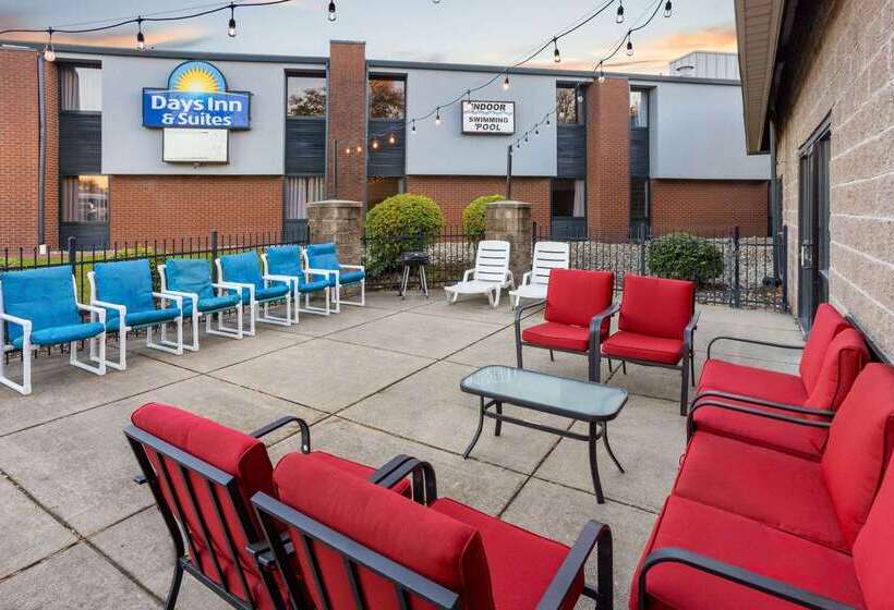 בית מלון כפרי Days Inn & Suites By Wyndham Northwest Indianapolis