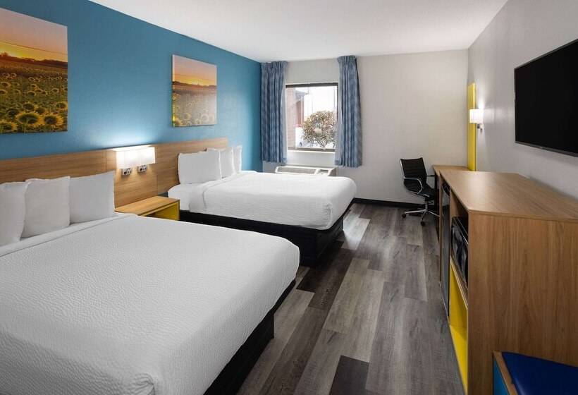 בית מלון כפרי Days Inn & Suites By Wyndham Northwest Indianapolis