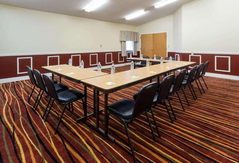 בית מלון כפרי Days Inn & Suites By Wyndham Northwest Indianapolis