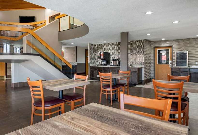 בית מלון כפרי Econo Lodge