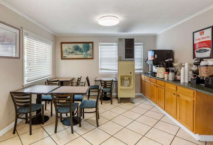 호텔 Econo Lodge Sturbridge Route 20