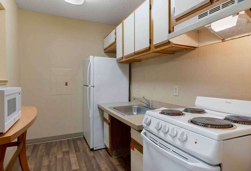 هتل Extended Stay America Suites  Cleveland  Great Northern Mall