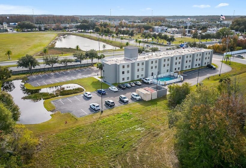 Spot X Hotel Tampa   Wesley Chapel By The Red Collection