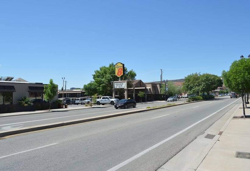 هتل Super 8 By Wyndham St. George Ut