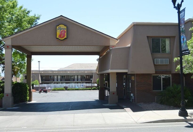 هتل Super 8 By Wyndham St. George Ut
