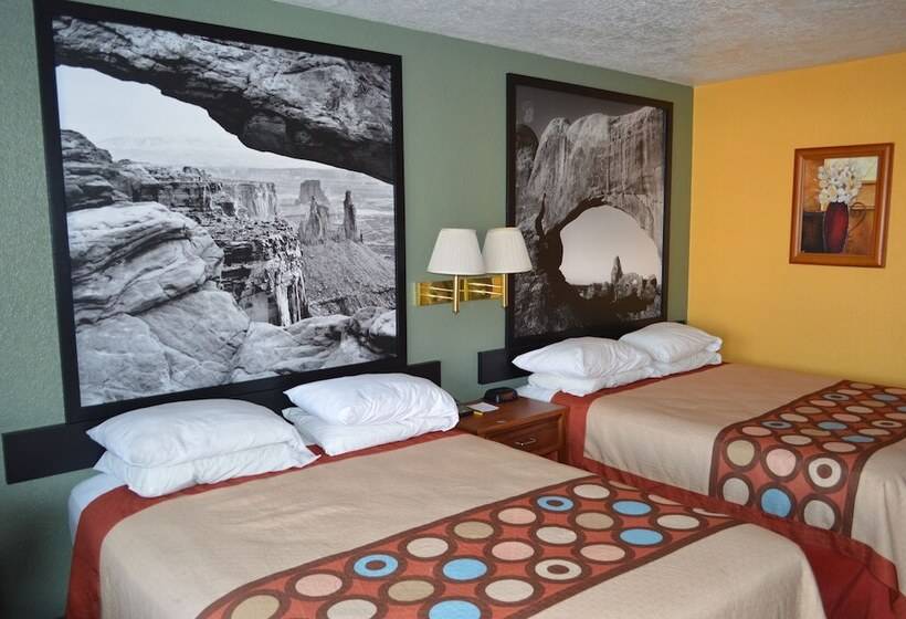 هتل Super 8 By Wyndham St. George Ut