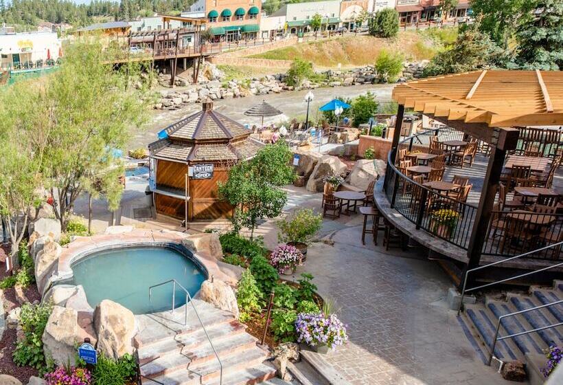 בית מלון כפרי The Springs Resort & Spa
