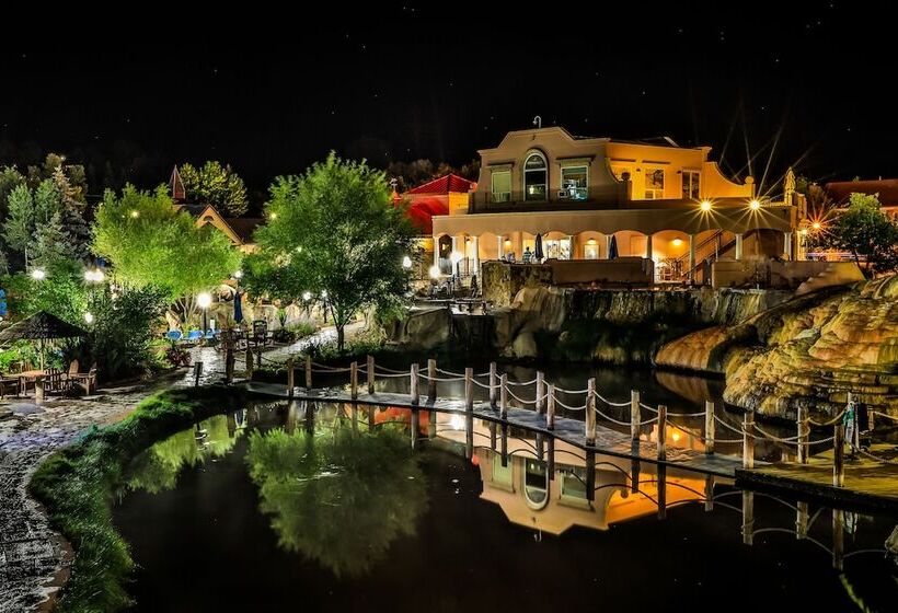 בית מלון כפרי The Springs Resort & Spa