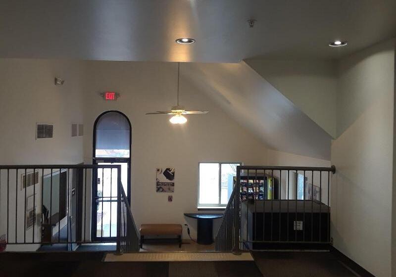 Отель Welcome Suites Hazelwood Extended Stay
