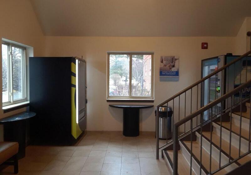 Отель Welcome Suites Hazelwood Extended Stay