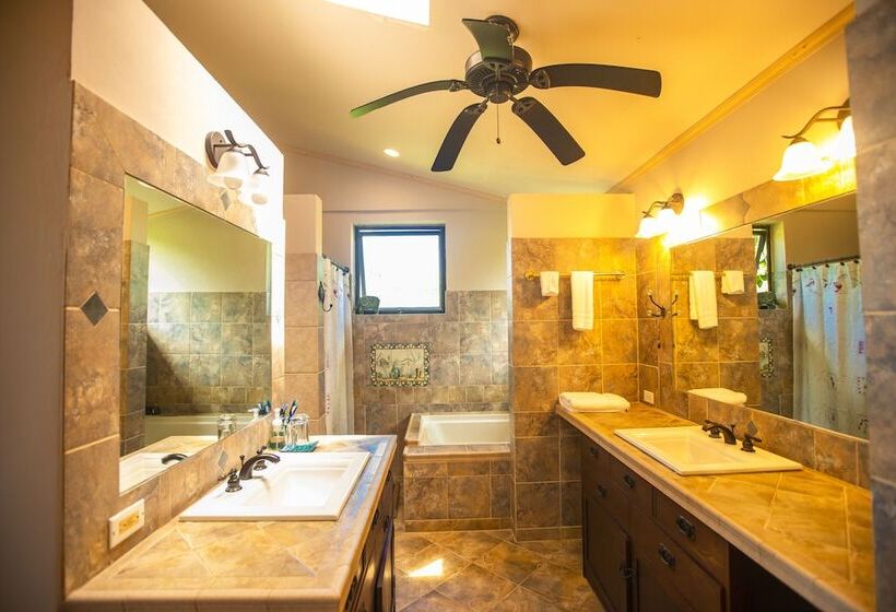 تختخواب و صبحانه Seven Color Sea View Villa