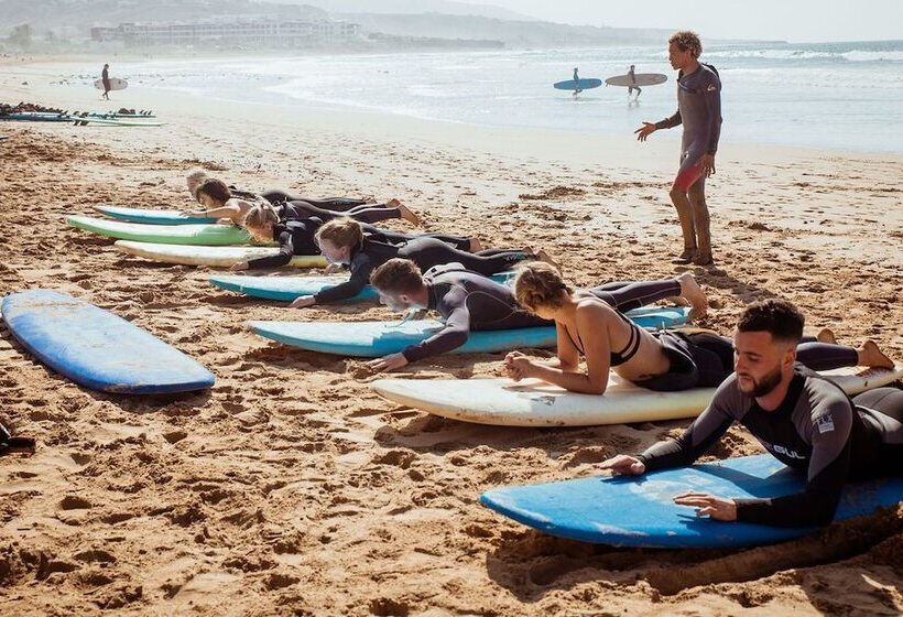 تختخواب و صبحانه Amayour Surf Hostel