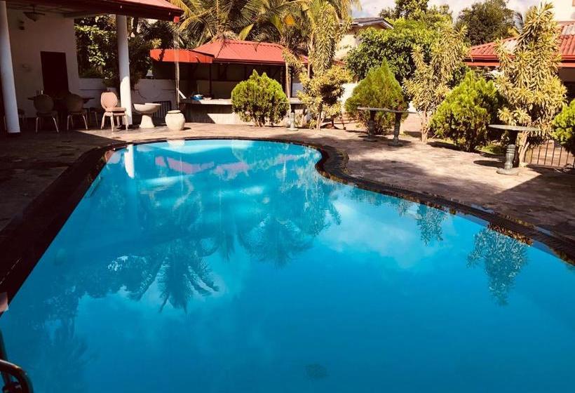 فندق Luxury Inn Matale