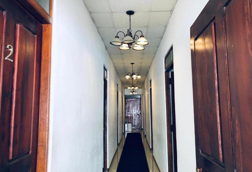 فندق Luxury Inn Matale