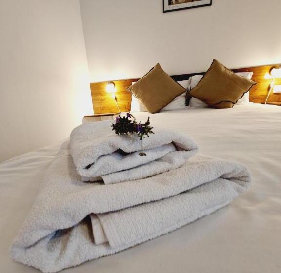 تختخواب و صبحانه Confort Inn