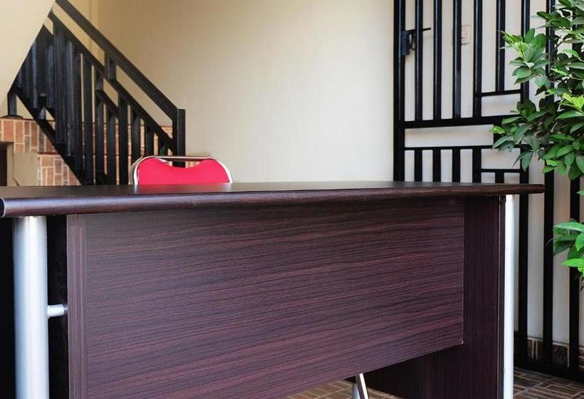 هتل Oyo 2888 Nayni Kost