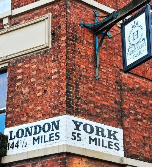 בית מלון כפרי The Herbalist Rooms