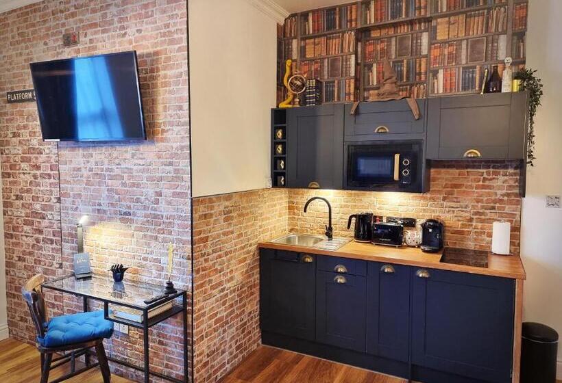 تختخواب و صبحانه Ricky Road Guest House   Wizard Studio Room Available To Book Now