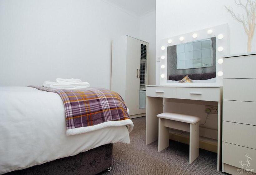 تختخواب و صبحانه Ricky Road Guest House   Wizard Studio Room Available To Book Now