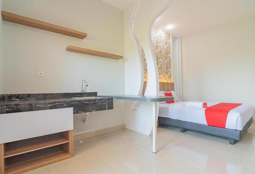 پانسیون Reddoorz Plus Near Taman Budaya Samarinda