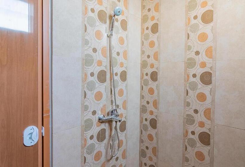 پانسیون Reddoorz Plus Near Taman Budaya Samarinda