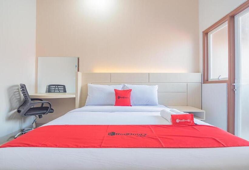 پانسیون Reddoorz Plus Near Taman Budaya Samarinda