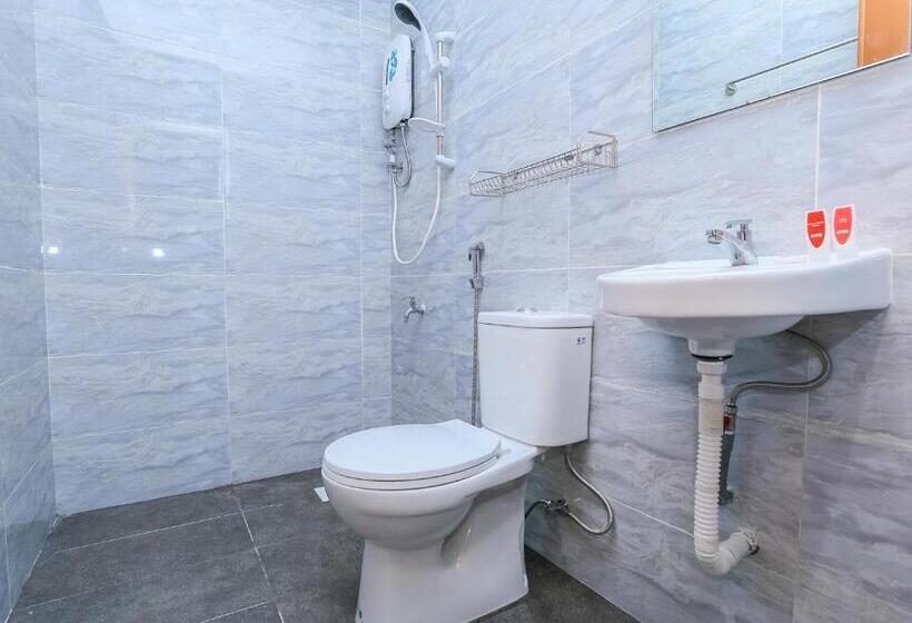 فندق Oyo 89772 Roselyn Inn