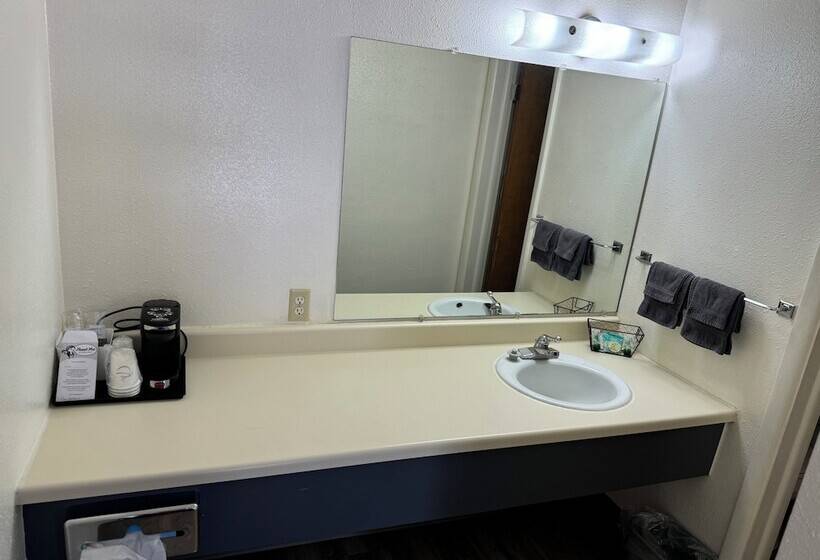 Deer Lodge Motel
