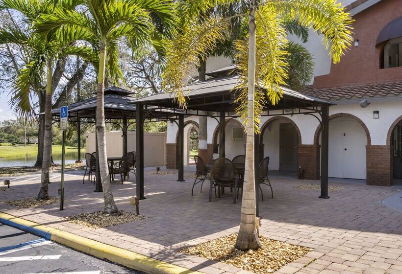 فندق Clarion Pointe Tampa Brandon Near Fairgrounds And Casino