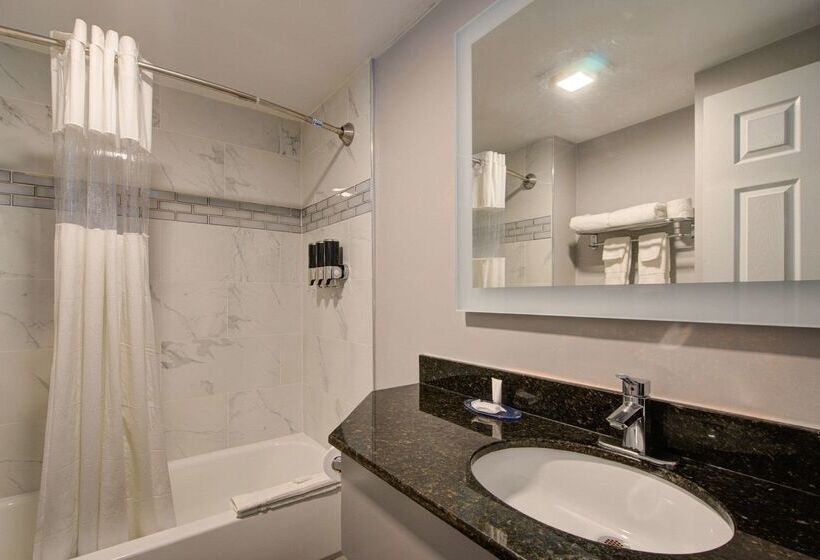 فندق Clarion Pointe Tampa Brandon Near Fairgrounds And Casino