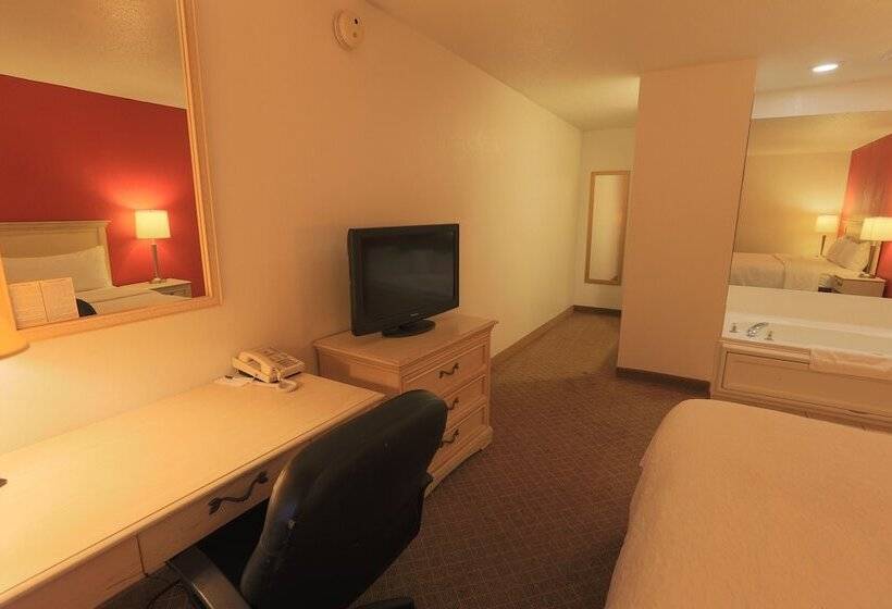 בית מלון כפרי Days Inn By Wyndham Calumet Park