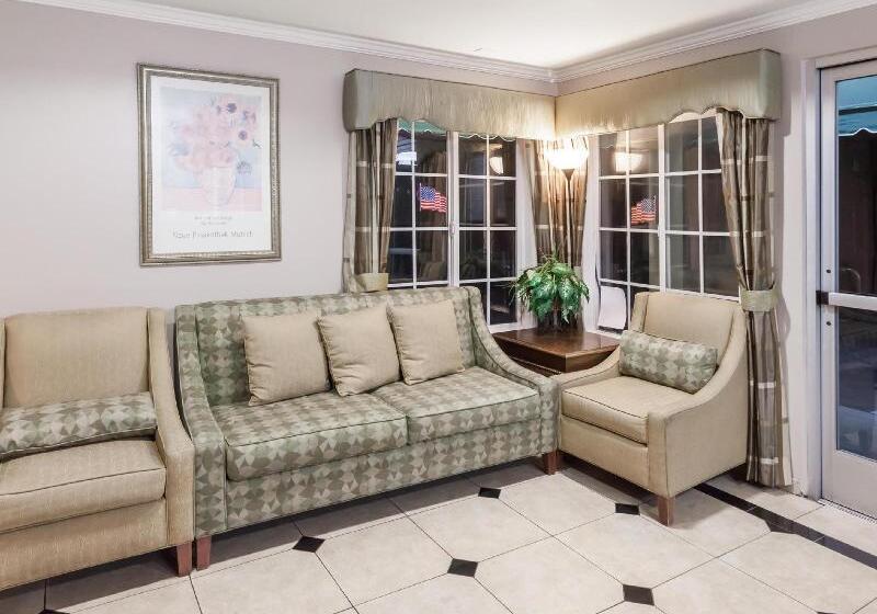 Отель Laquinta Inn & Suites By Wyndham San Bernardino