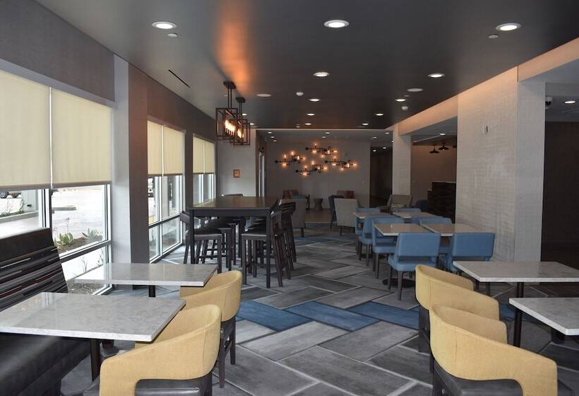 Отель Laquinta Inn & Suites By Wyndham San Bernardino