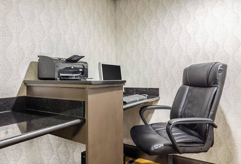 בית מלון כפרי Quality Inn & Suites Arden Hills   Saint Paul North