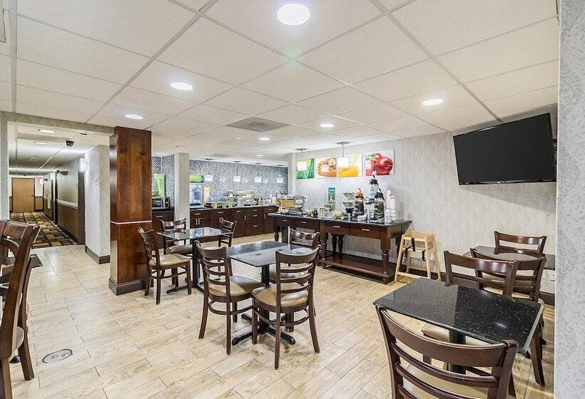 בית מלון כפרי Quality Inn & Suites Arden Hills   Saint Paul North