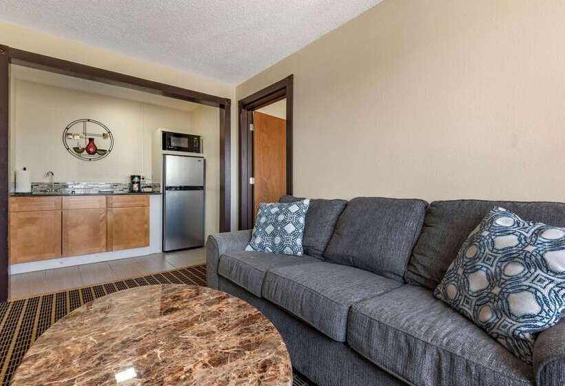 ホテル Quality Inn & Suites Warren